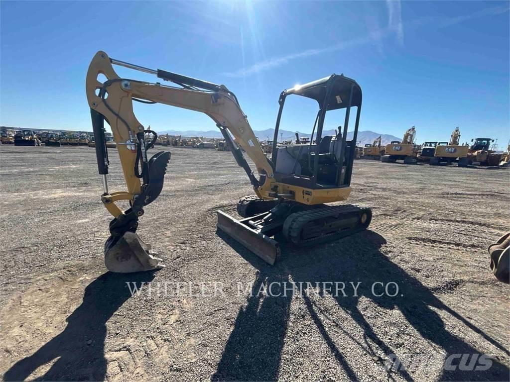 CAT 302.7DC1TH Excavatoare pe șenile
