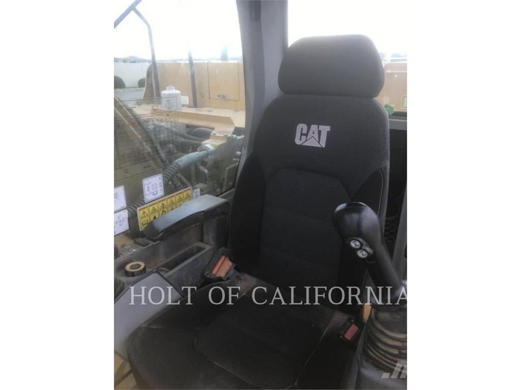 CAT 320 Excavatoare pe șenile
