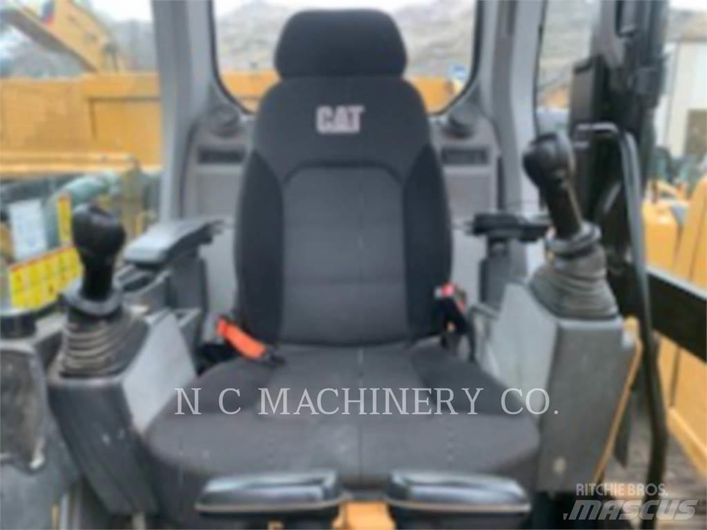 CAT 320 Excavatoare pe șenile
