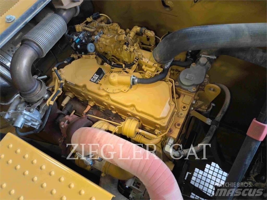 CAT 32007 Excavatoare pe șenile
