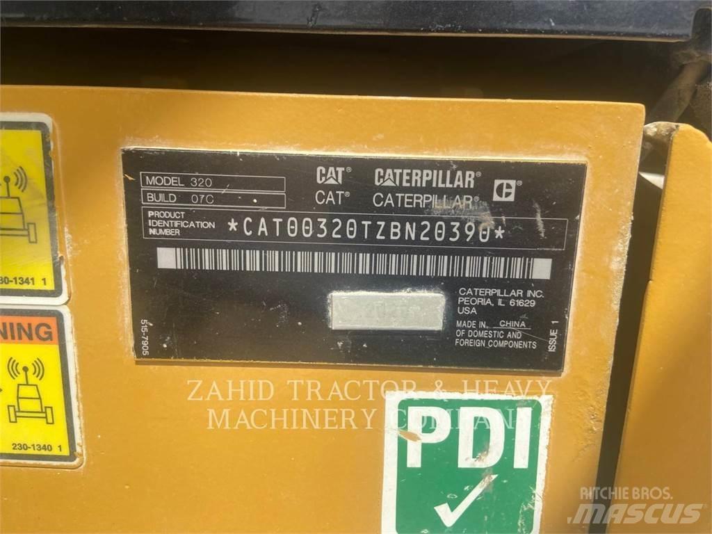 CAT 32007 Excavatoare pe șenile
