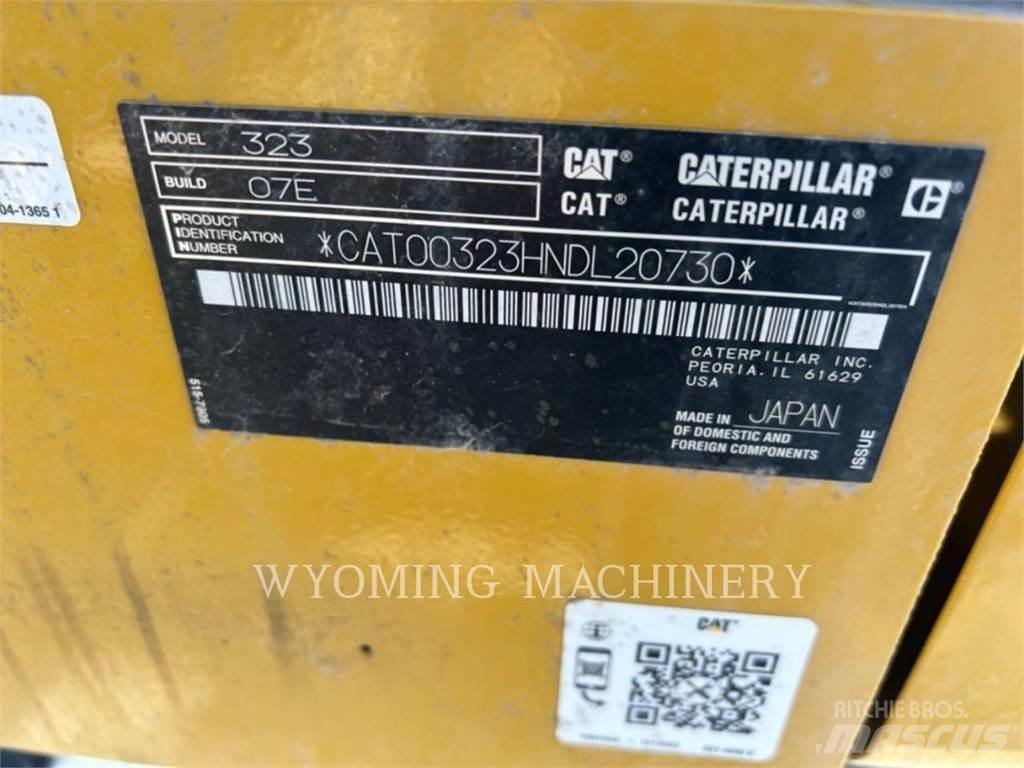 CAT 323 Excavatoare pe șenile
