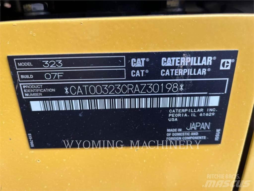 CAT 323 Excavatoare pe șenile
