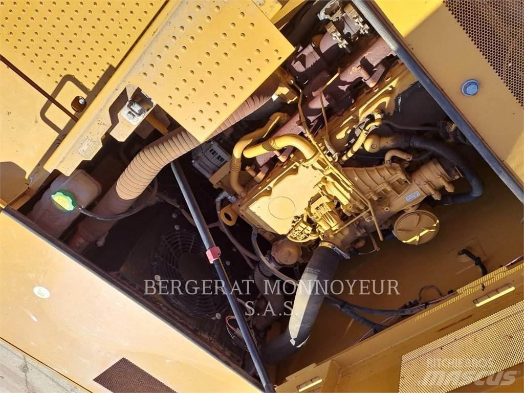 CAT 323 Excavatoare pe șenile
