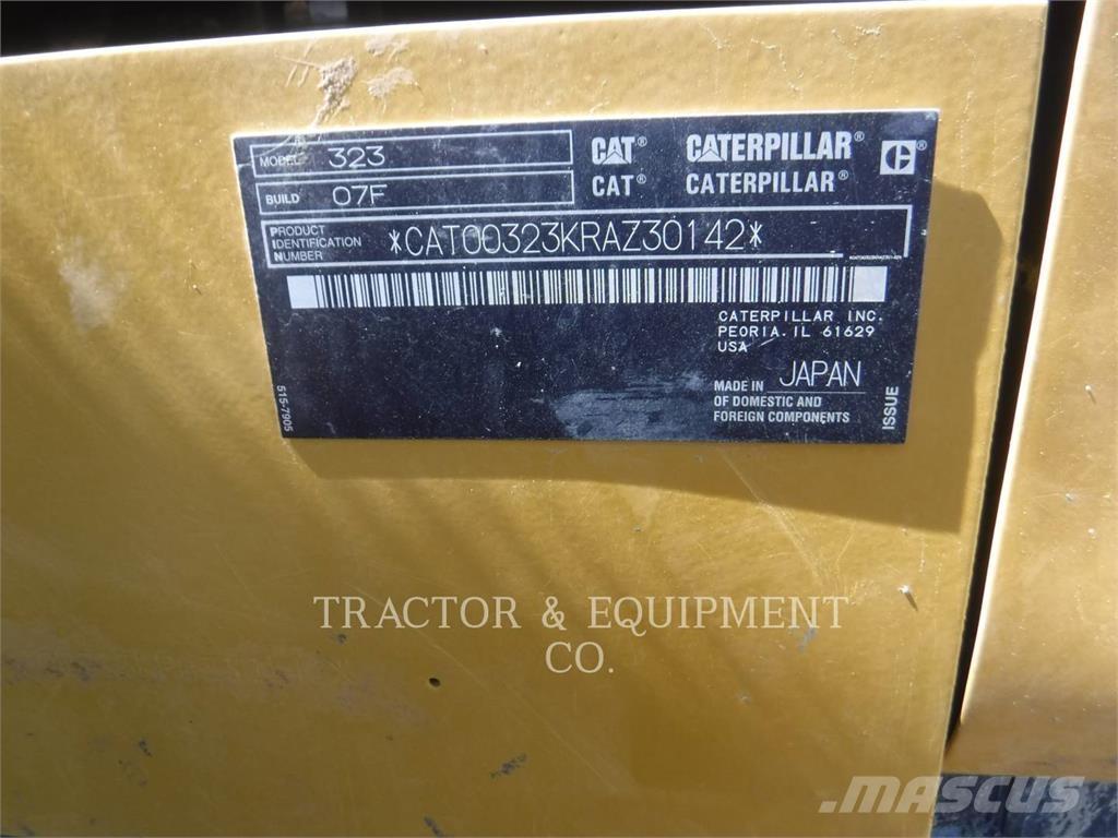 CAT 323 Excavatoare pe șenile
