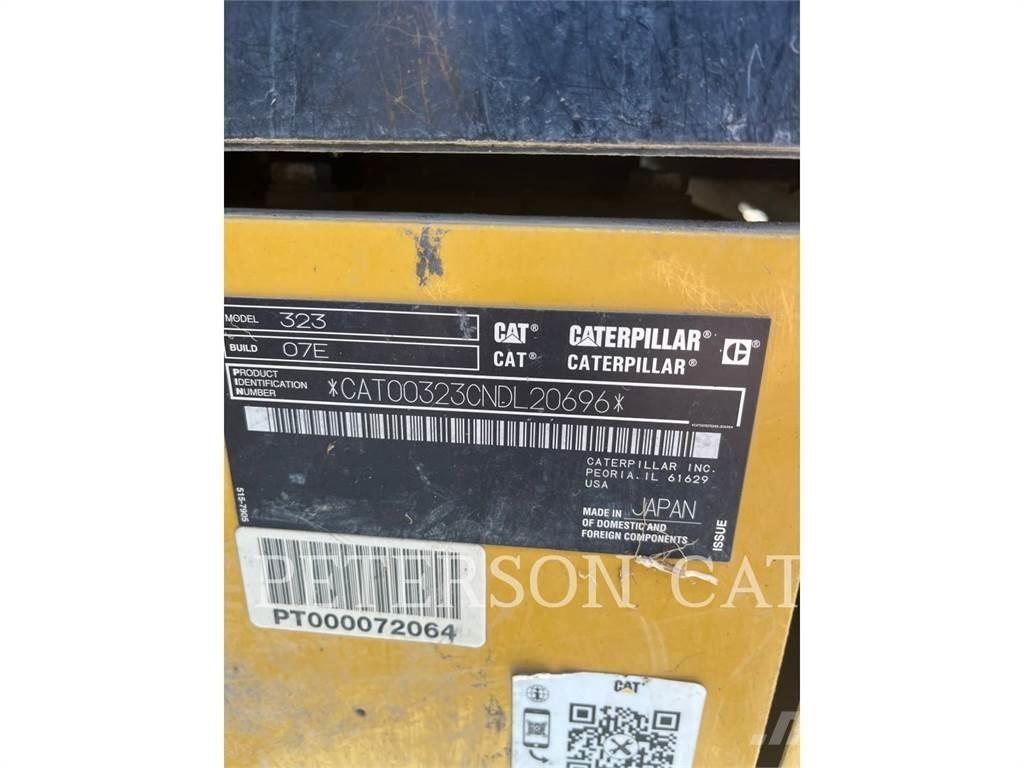 CAT 323 Excavatoare pe șenile
