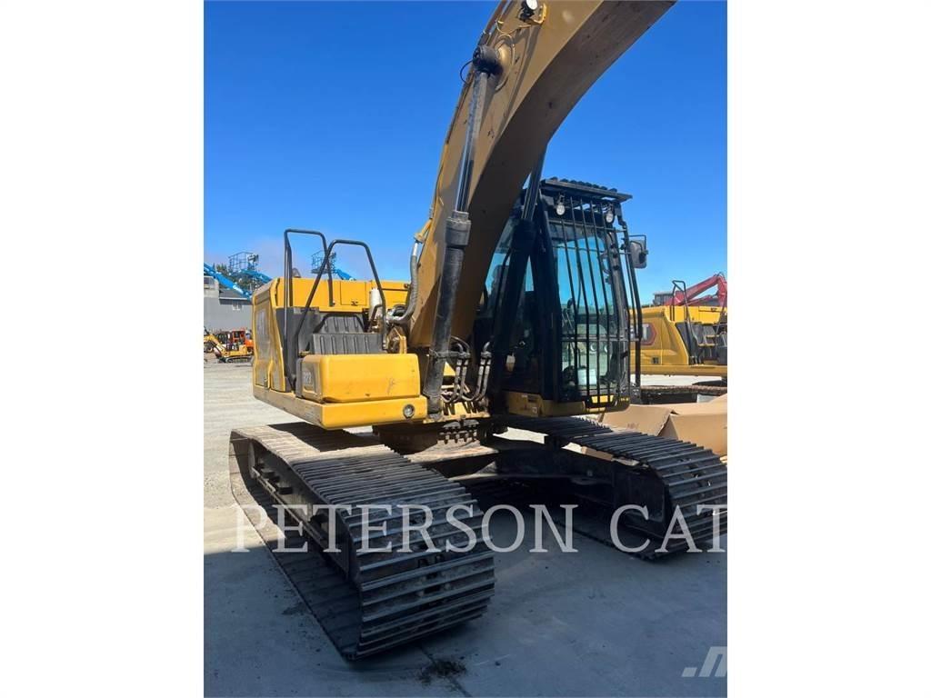 CAT 323 Excavatoare pe șenile
