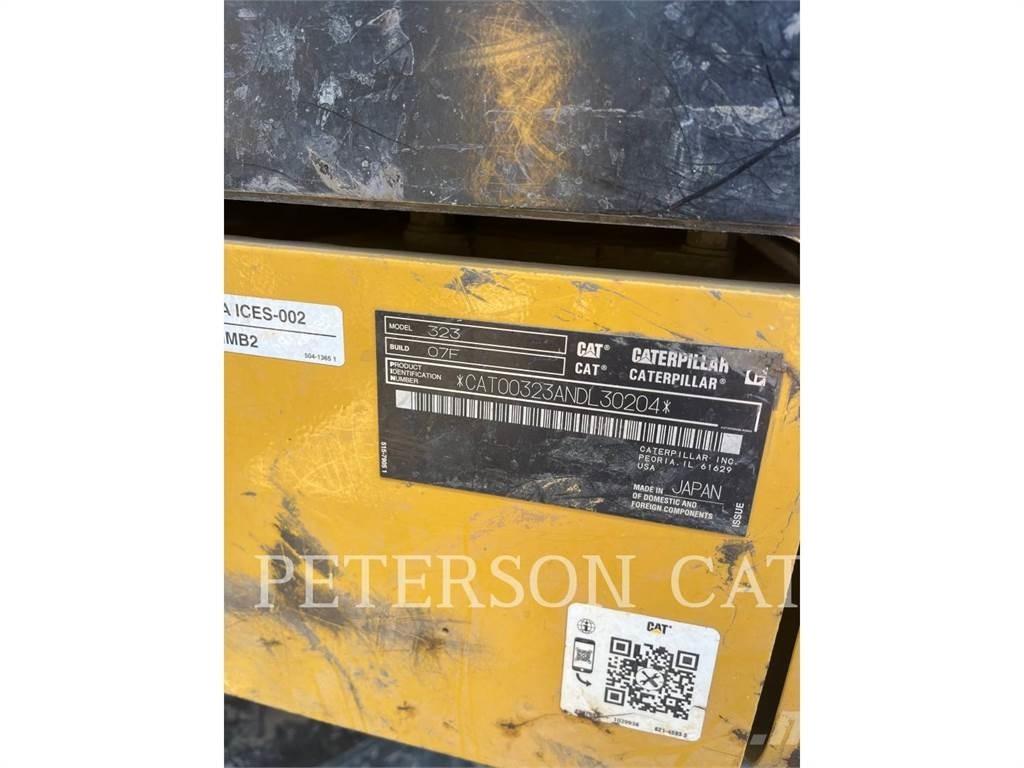CAT 323 Excavatoare pe șenile
