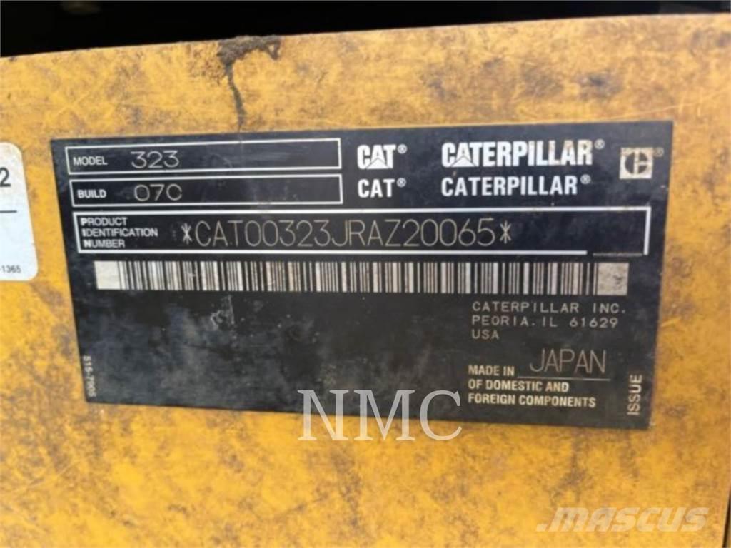 CAT 323 Excavatoare pe șenile
