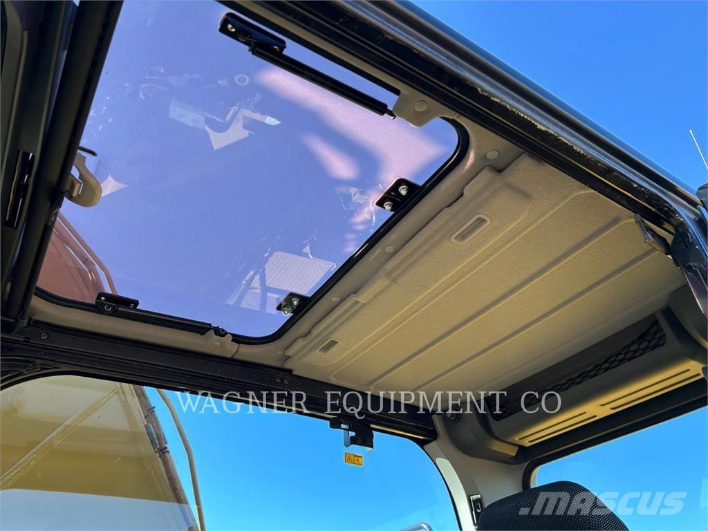 CAT 323 Excavatoare pe șenile
