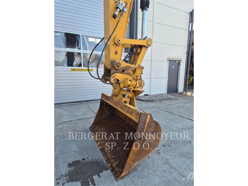 CAT 323 Excavatoare pe șenile
