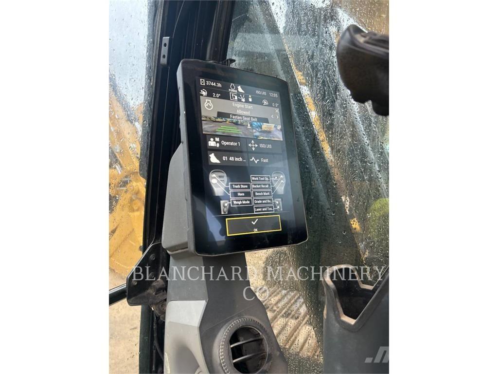 CAT 323 Excavatoare pe șenile
