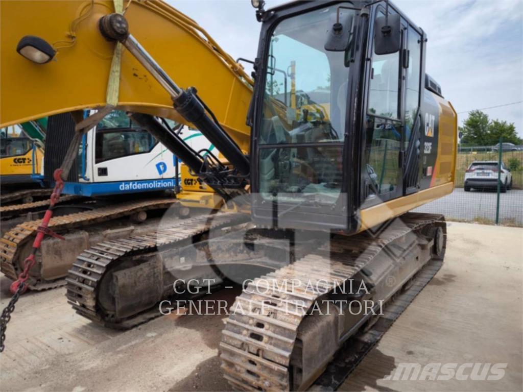 CAT 323F Excavatoare pe șenile

