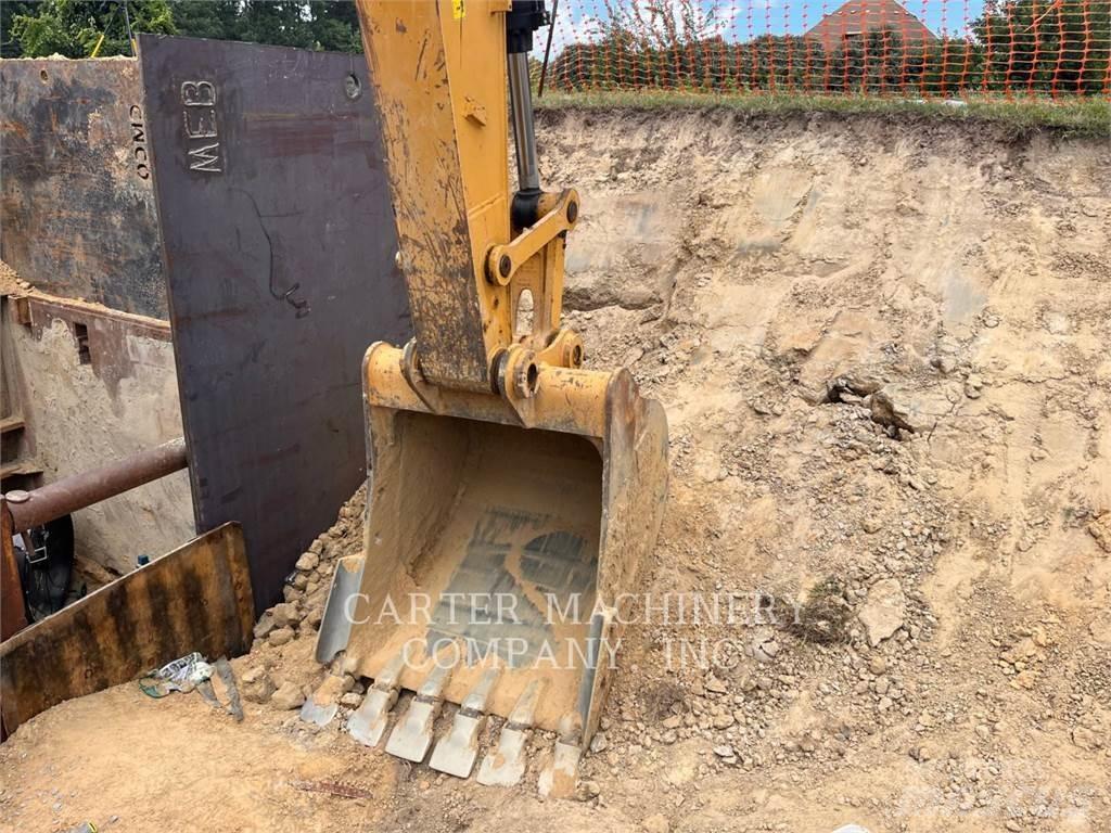 CAT 323FL Excavatoare pe șenile
