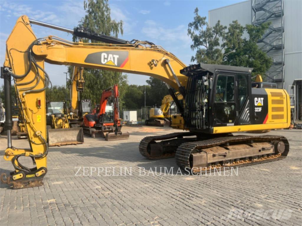 CAT 323FL Excavatoare pe șenile
