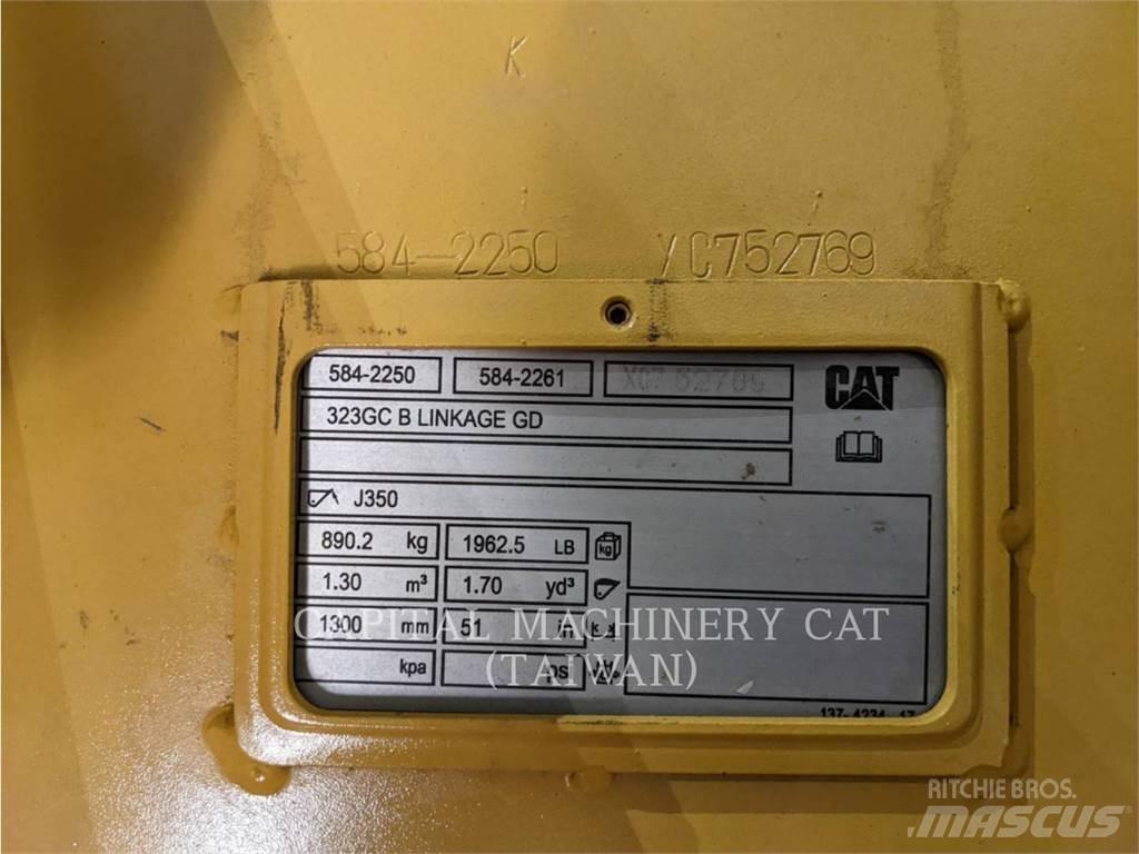 CAT 323GC Pistoane