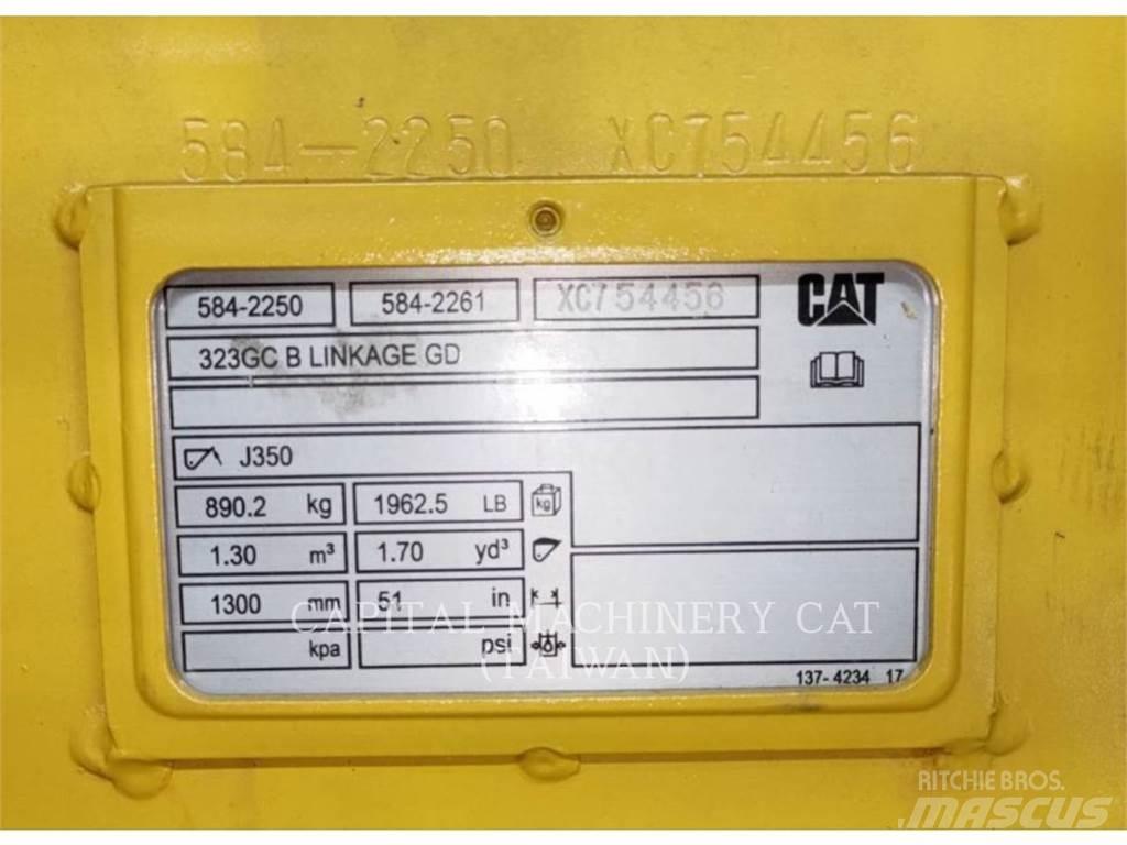 CAT 323GC Pistoane