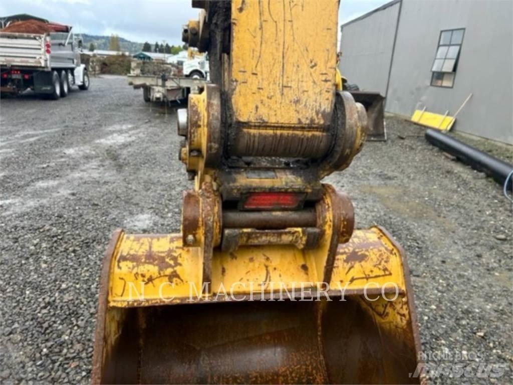 CAT 325 Excavatoare pe șenile
