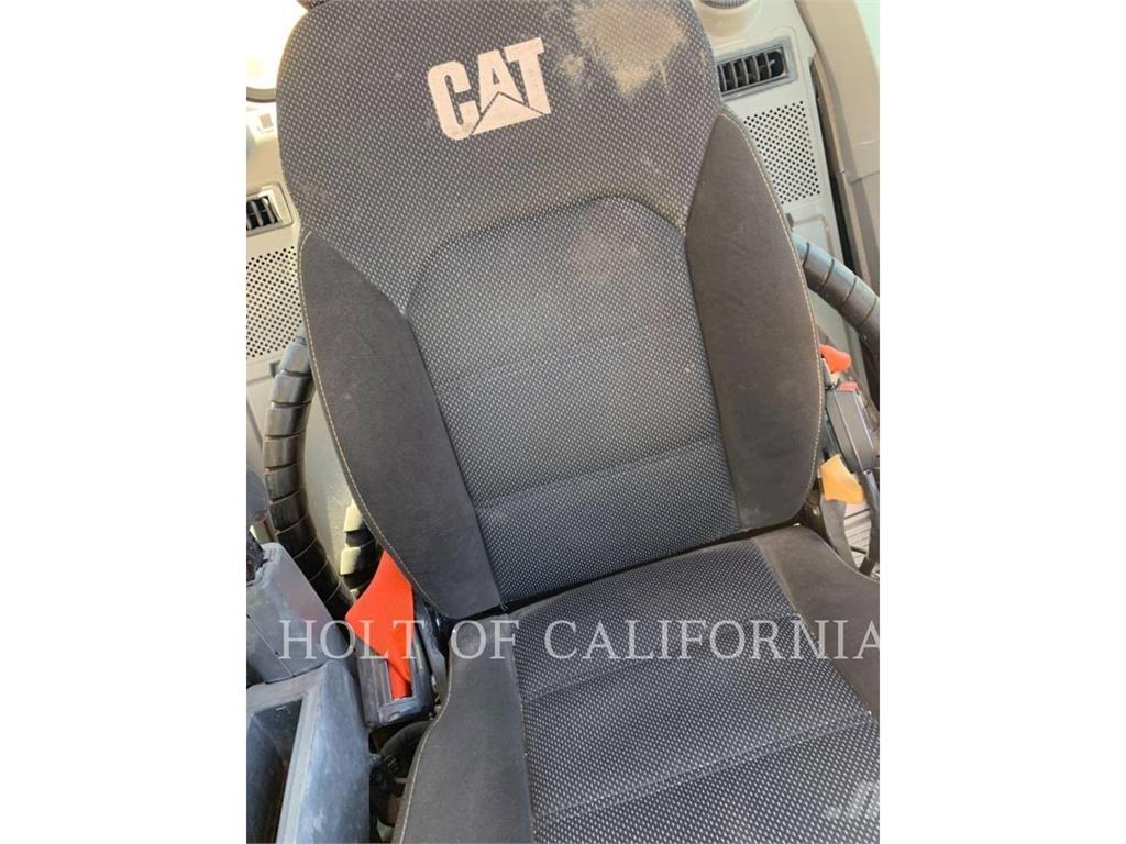 CAT 325 2D Excavatoare pe șenile
