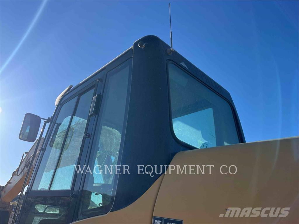 CAT 325DL Excavatoare pe șenile
