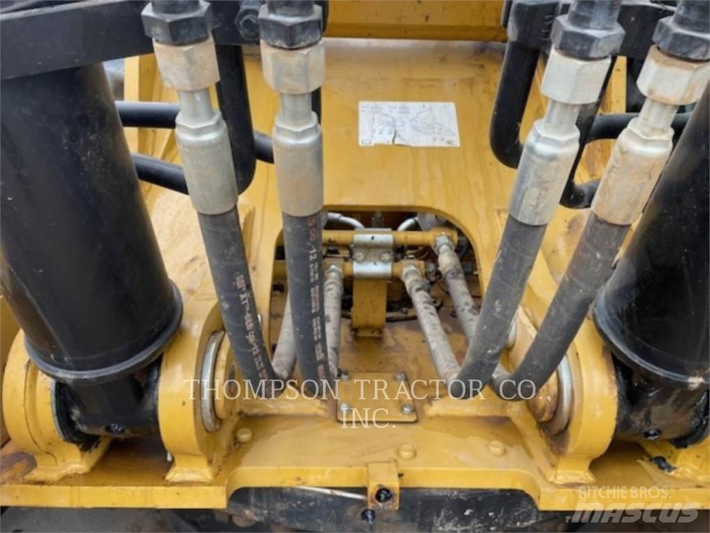 CAT 326 Excavatoare pe șenile
