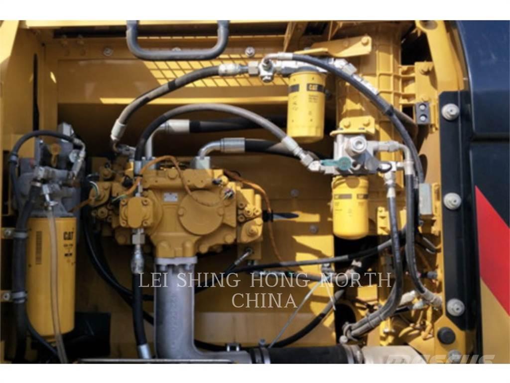 CAT 326D2L Excavatoare pe șenile
