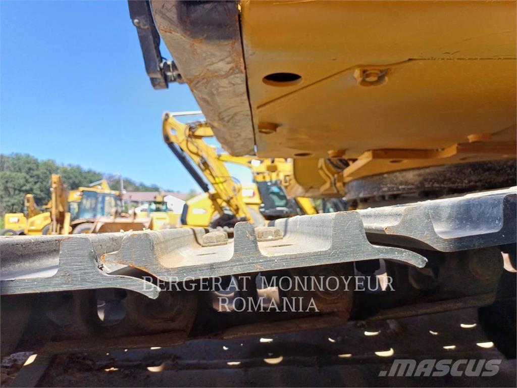 CAT 326FL Excavatoare pe șenile
