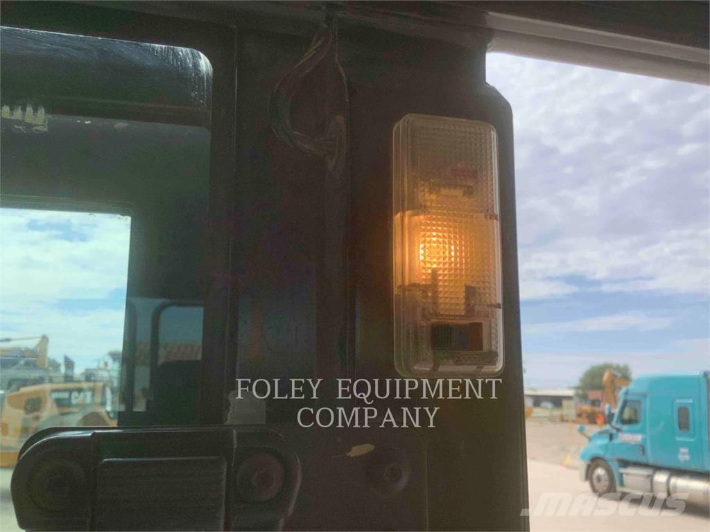 CAT 326FL9 Excavatoare pe șenile
