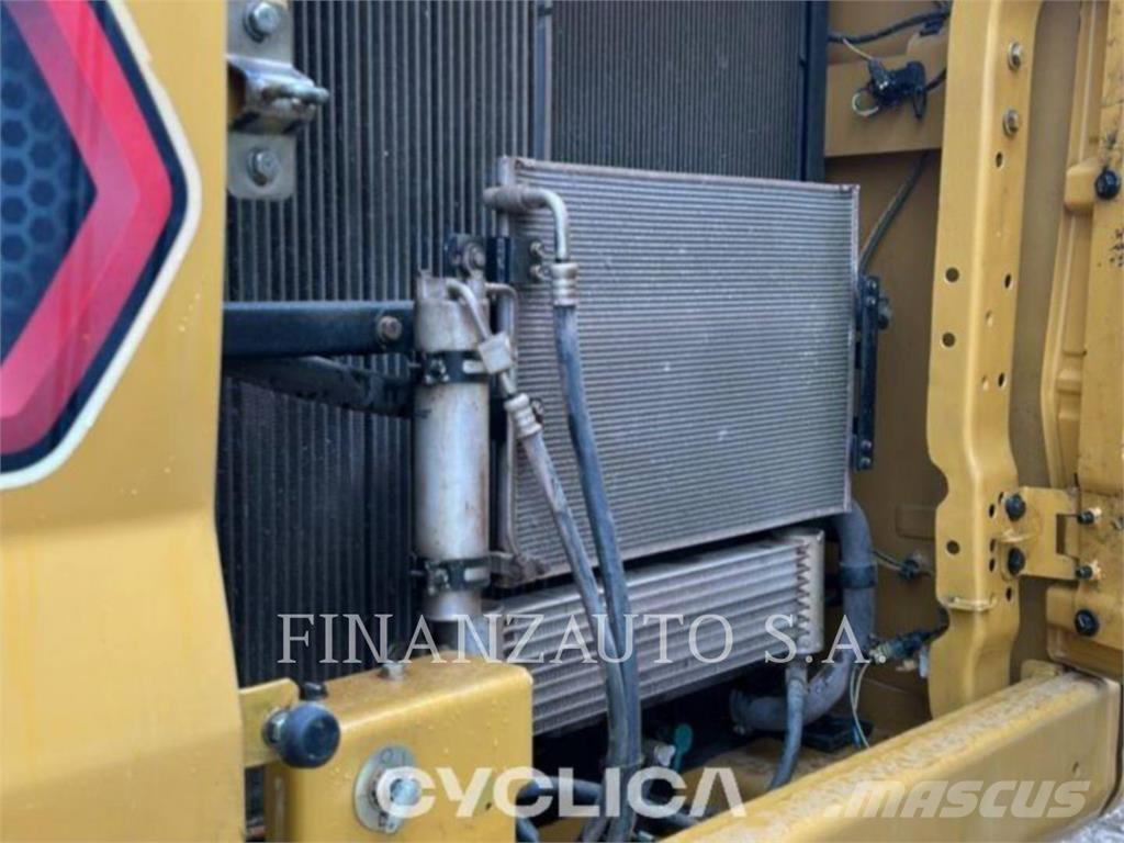 CAT 330GC Excavatoare pe șenile
