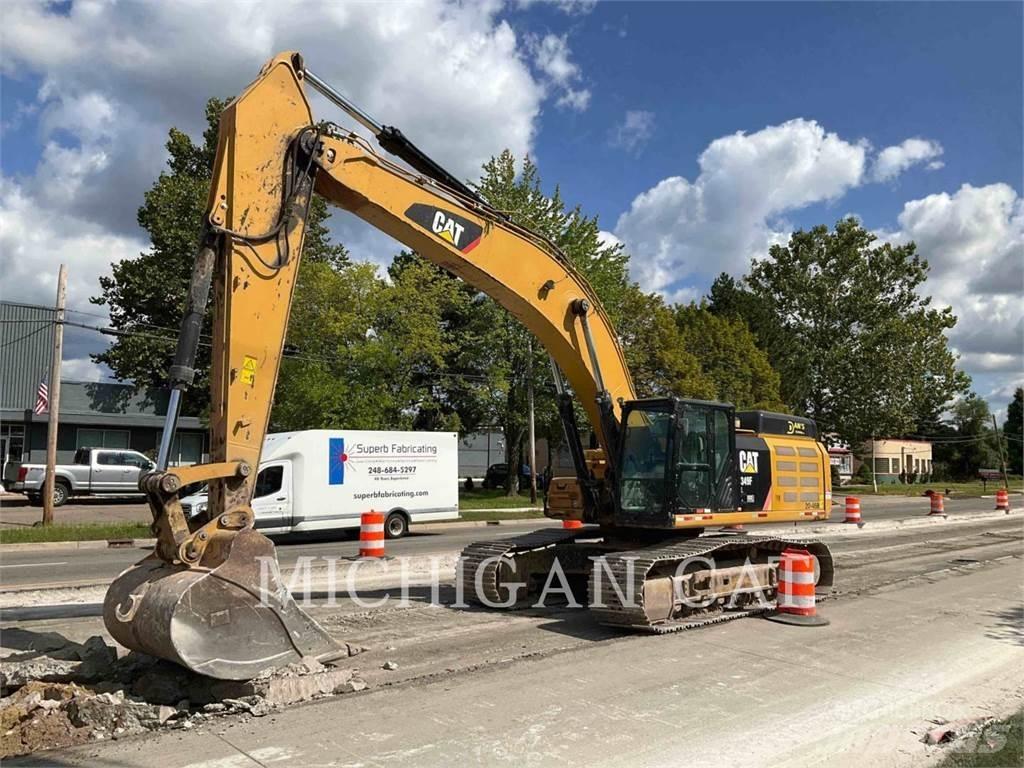 CAT 349FL + Excavatoare pe șenile
