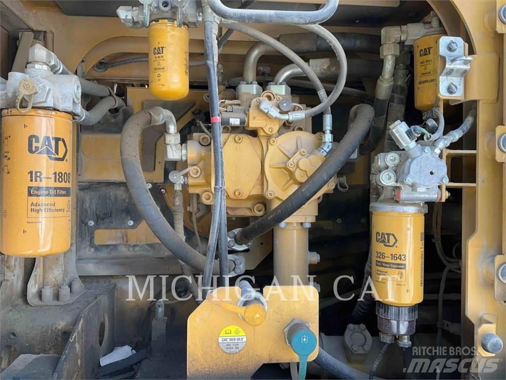 CAT 349FL + Excavatoare pe șenile
