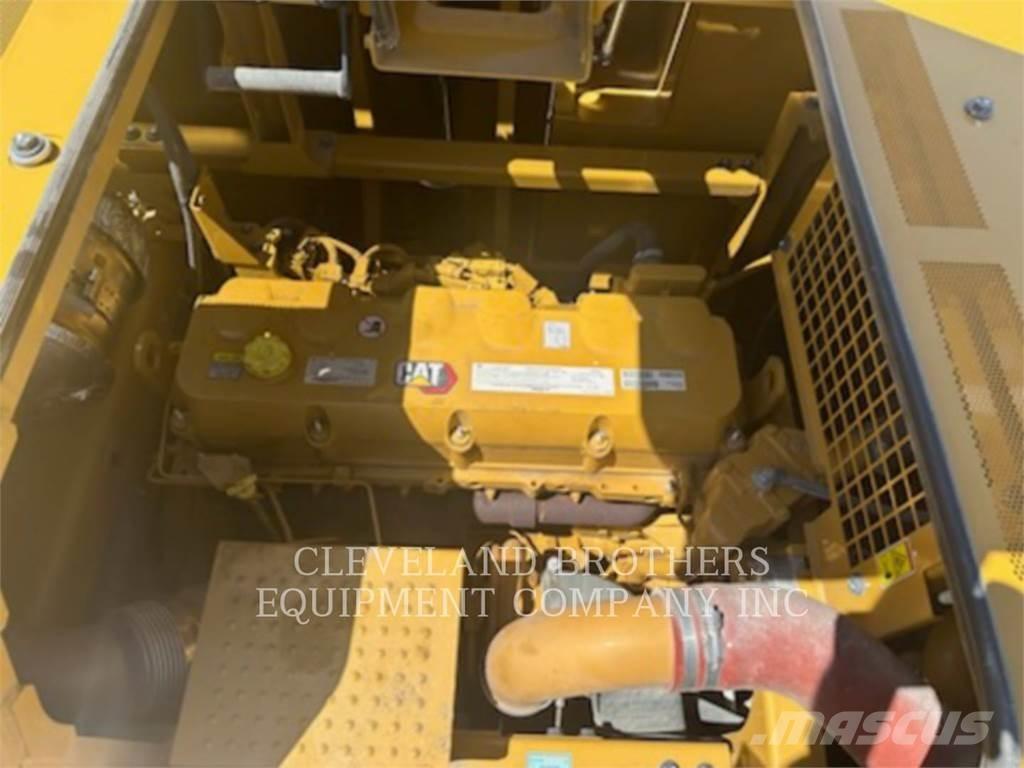 CAT 352 Excavatoare pe șenile
