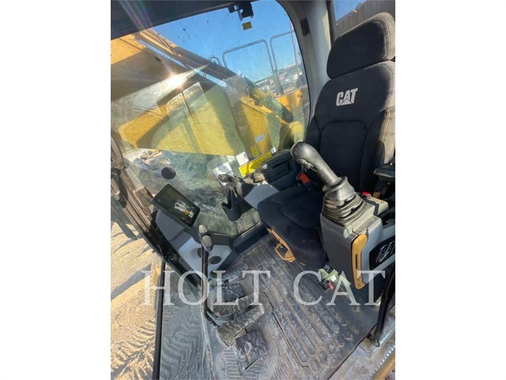 CAT 352 11 Excavatoare pe șenile
