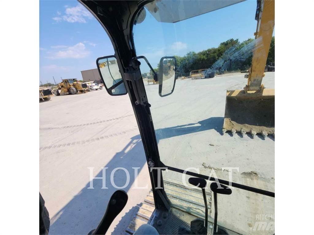 CAT 352 11 Excavatoare pe șenile

