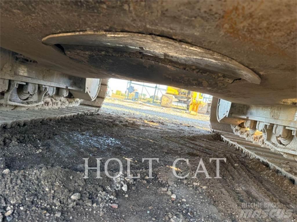 CAT 352 11 Excavatoare pe șenile
