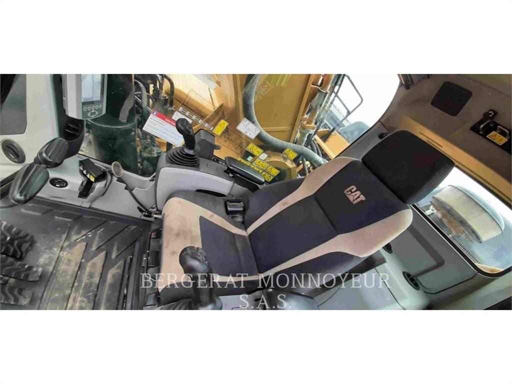 CAT 352F Excavatoare pe șenile
