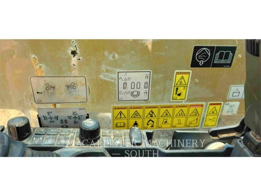 CAT 374 Excavatoare pe șenile
