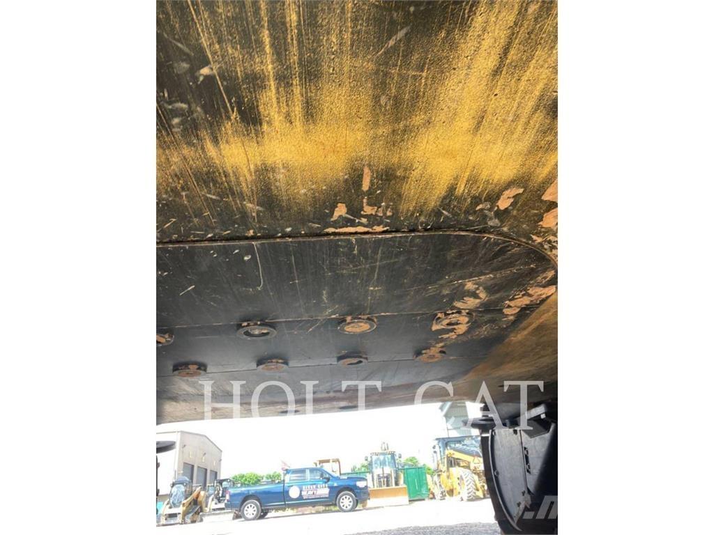 CAT 374 Excavatoare pe șenile
