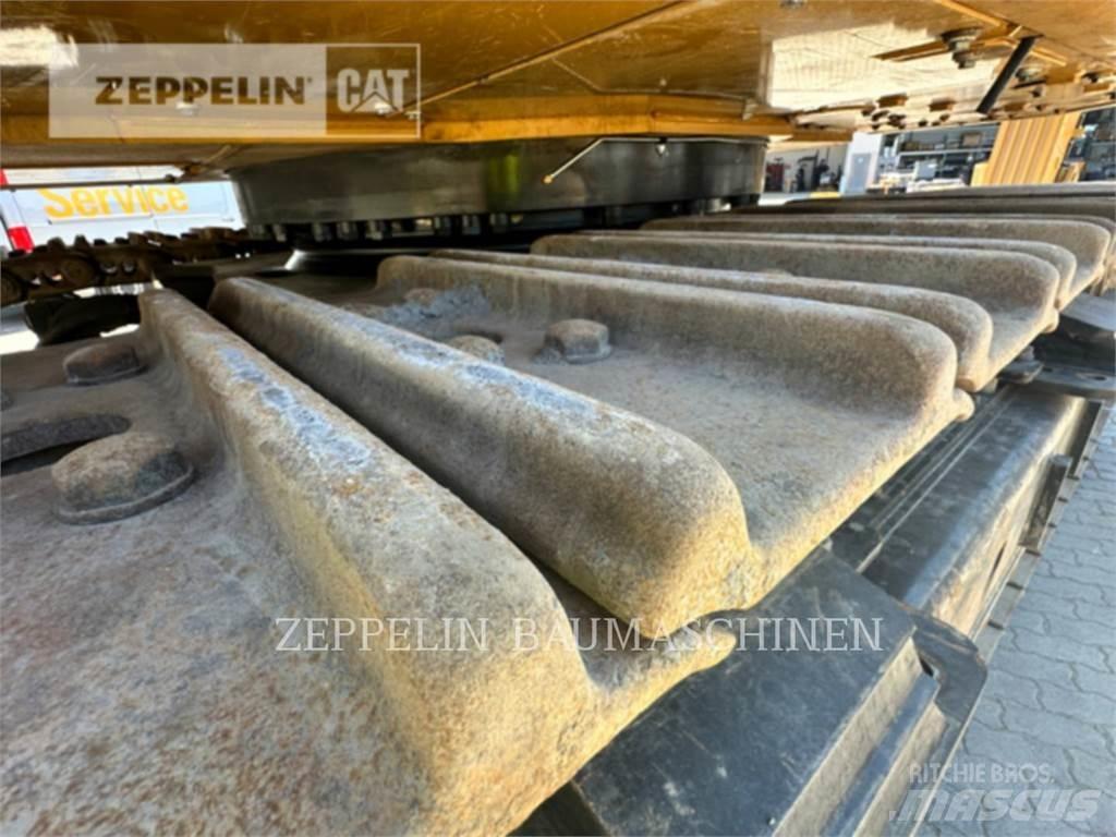 CAT 374-07A Excavatoare pe șenile
