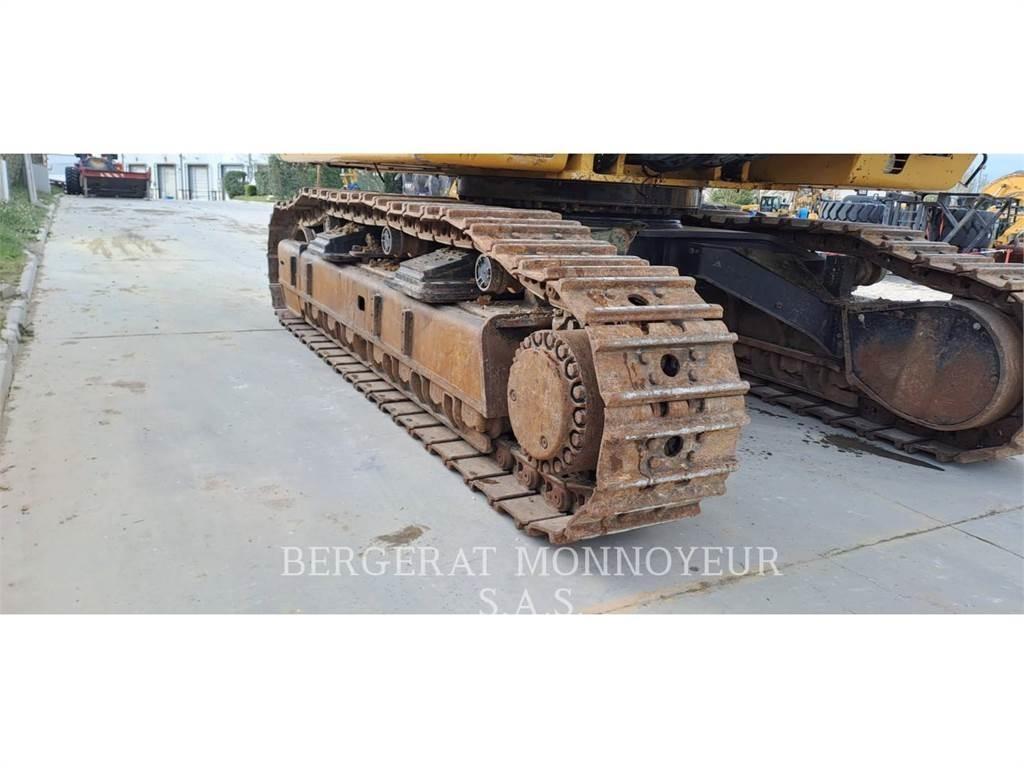 CAT 374D Excavatoare pe șenile
