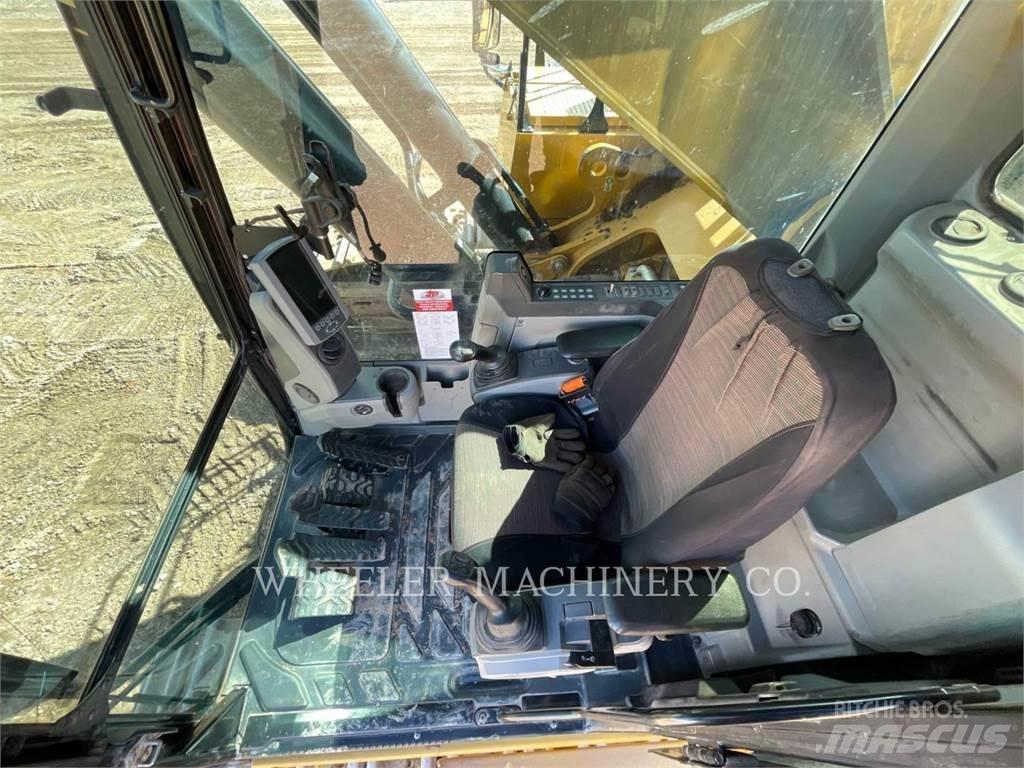 CAT 374F Excavatoare pe șenile
