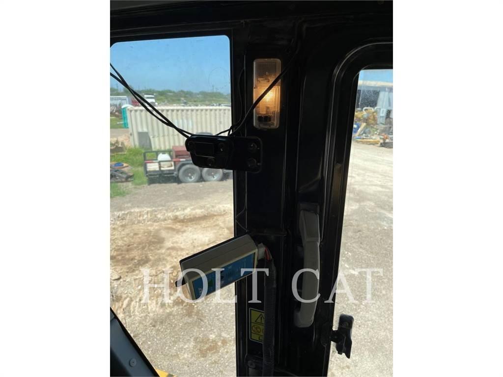 CAT 374FL Excavatoare pe șenile
