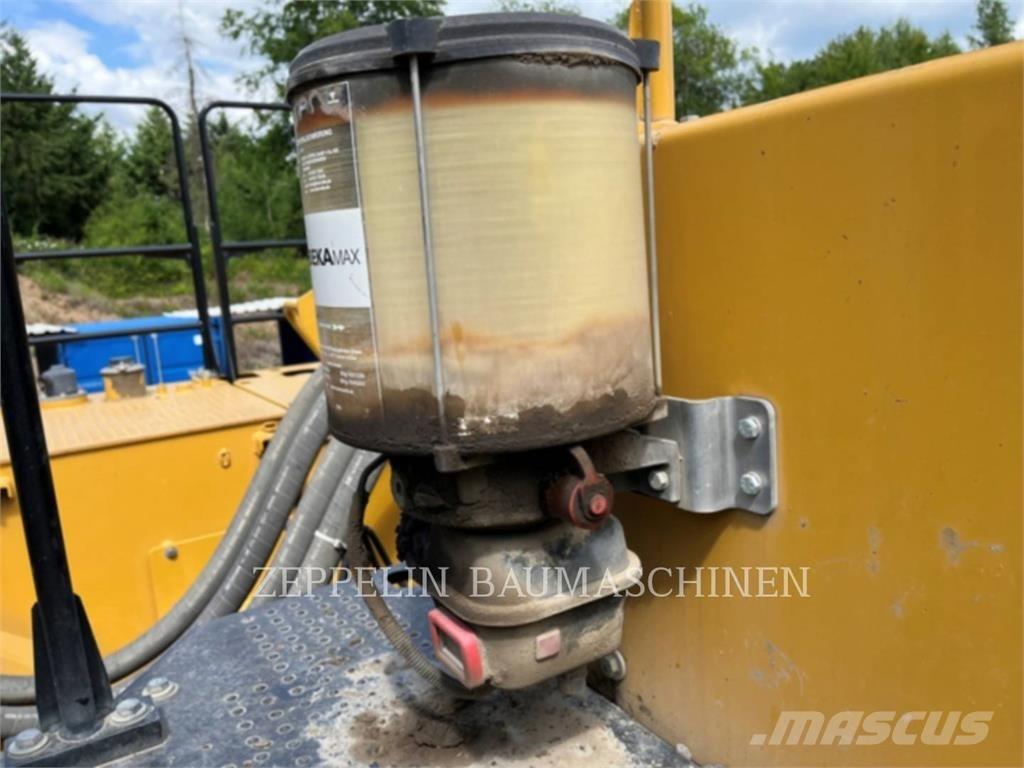 CAT 374FL Excavatoare pe șenile

