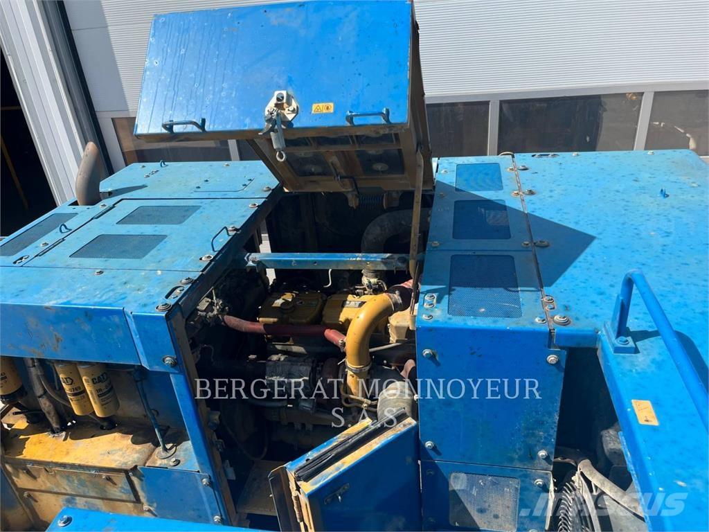 CAT 390F Excavatoare pe șenile
