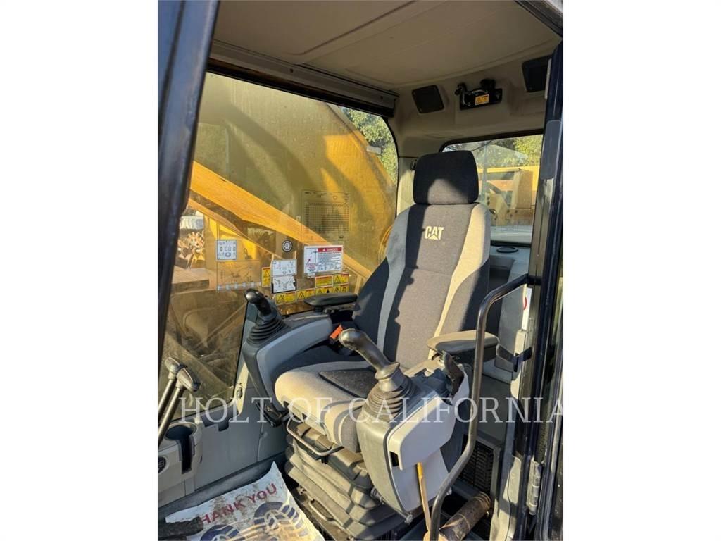 CAT 390FL Excavatoare pe șenile
