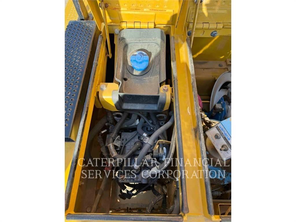 CAT 390FL Excavatoare pe șenile
