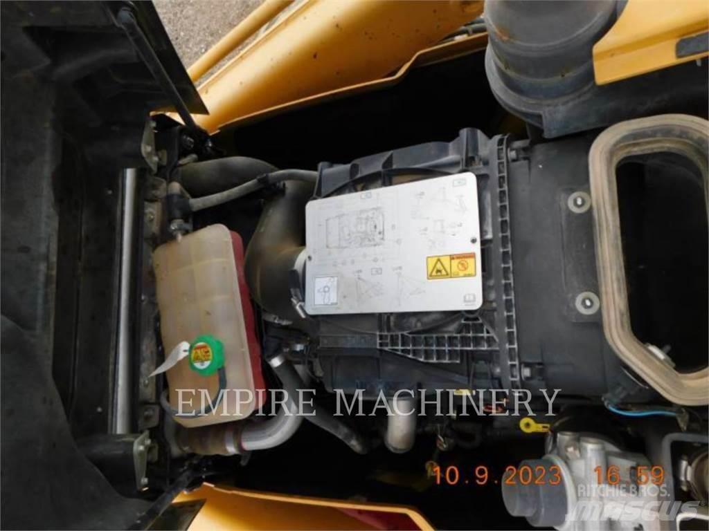 CAT 415F2 4EOP Buldoexcavatoare