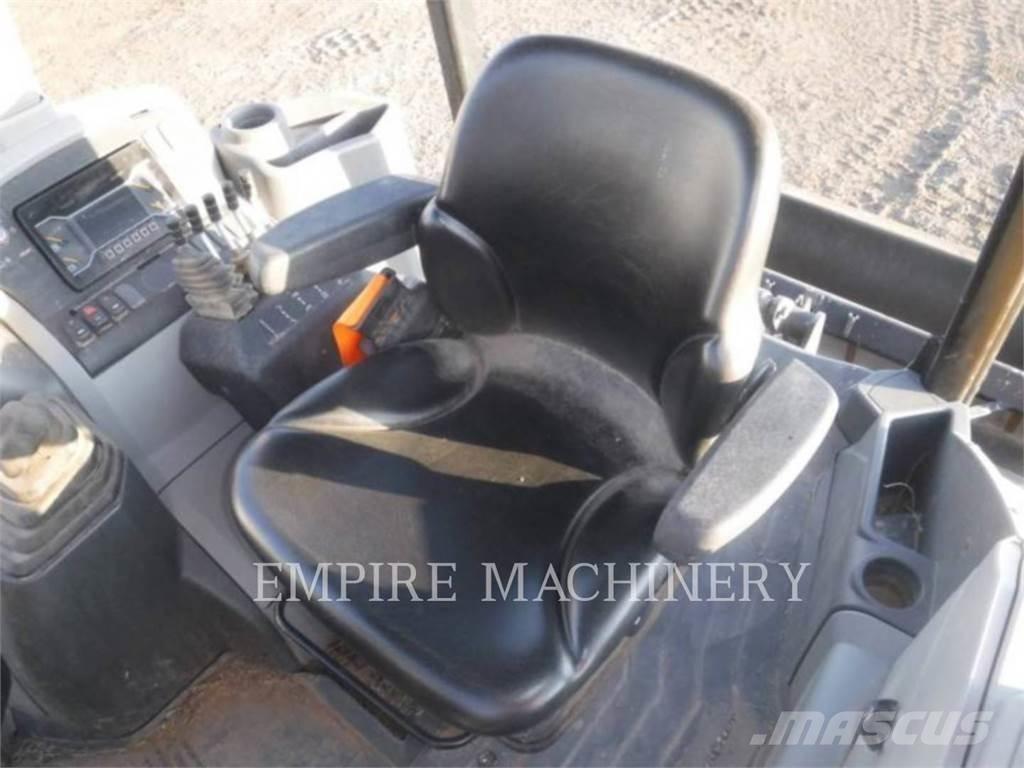 CAT 415IL Incarcator pe pneuri
