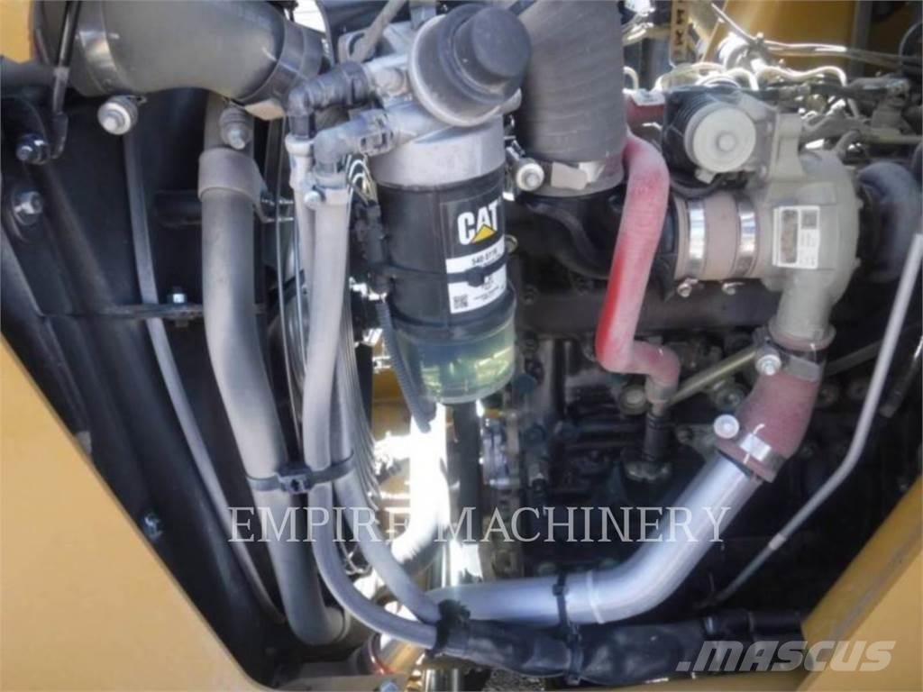 CAT 415IL Incarcator pe pneuri