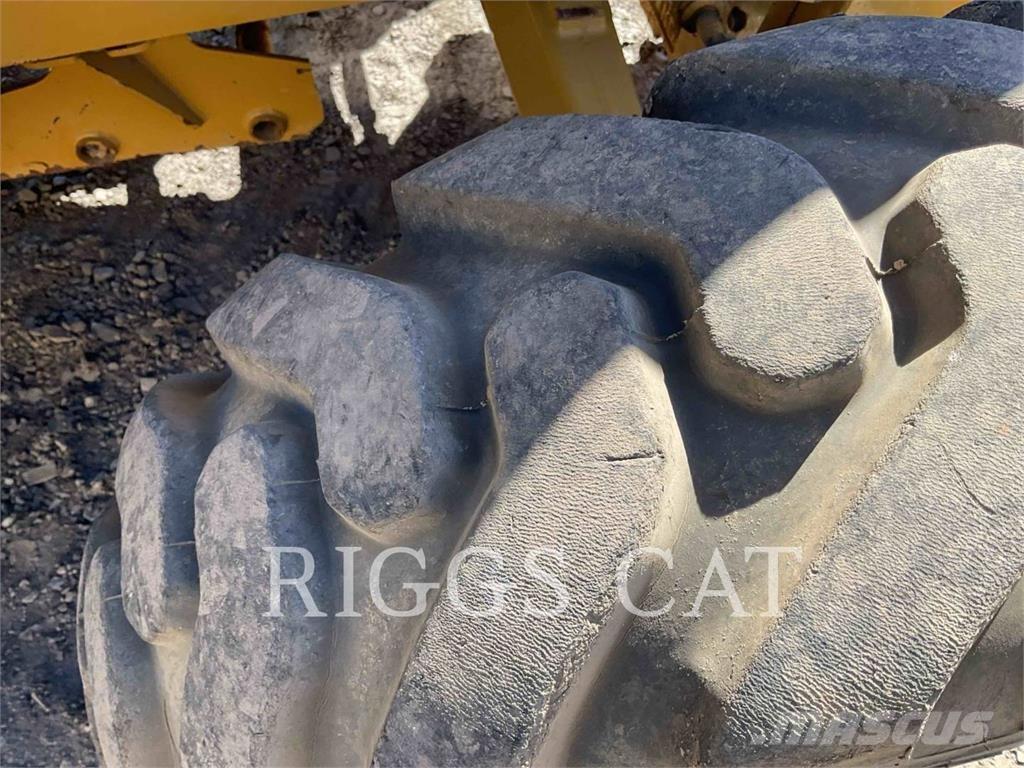 CAT 42007 Buldoexcavatoare